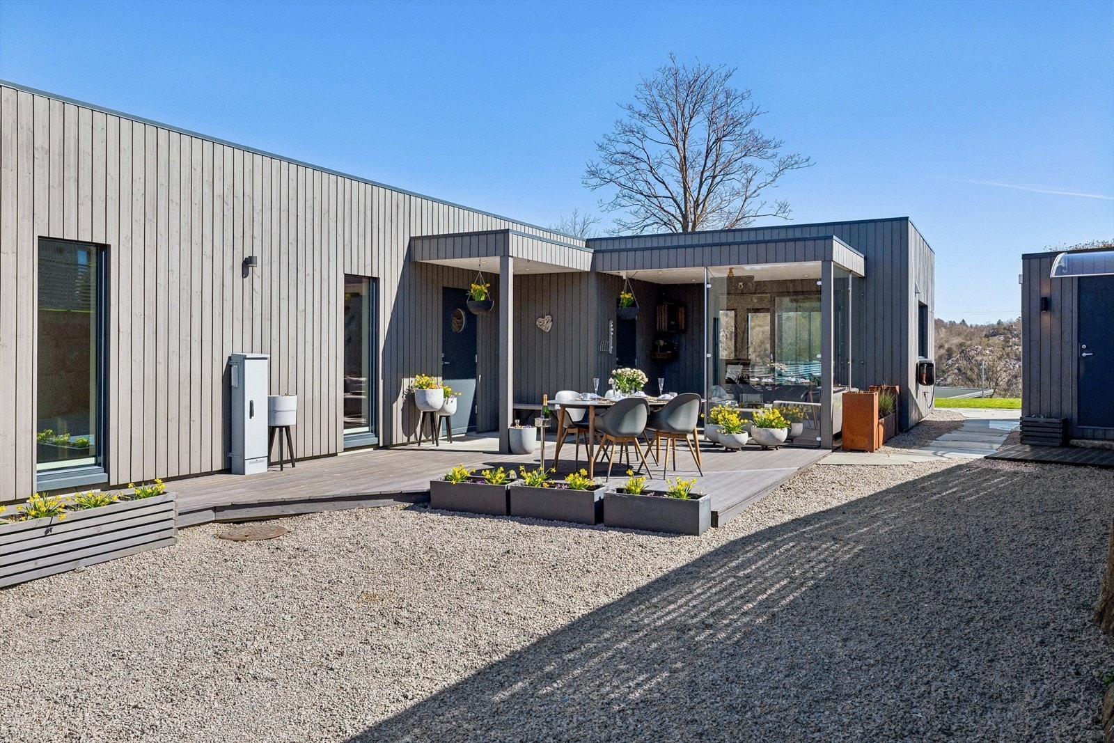 Hytten har også en trivelig utestue. Galleribilde