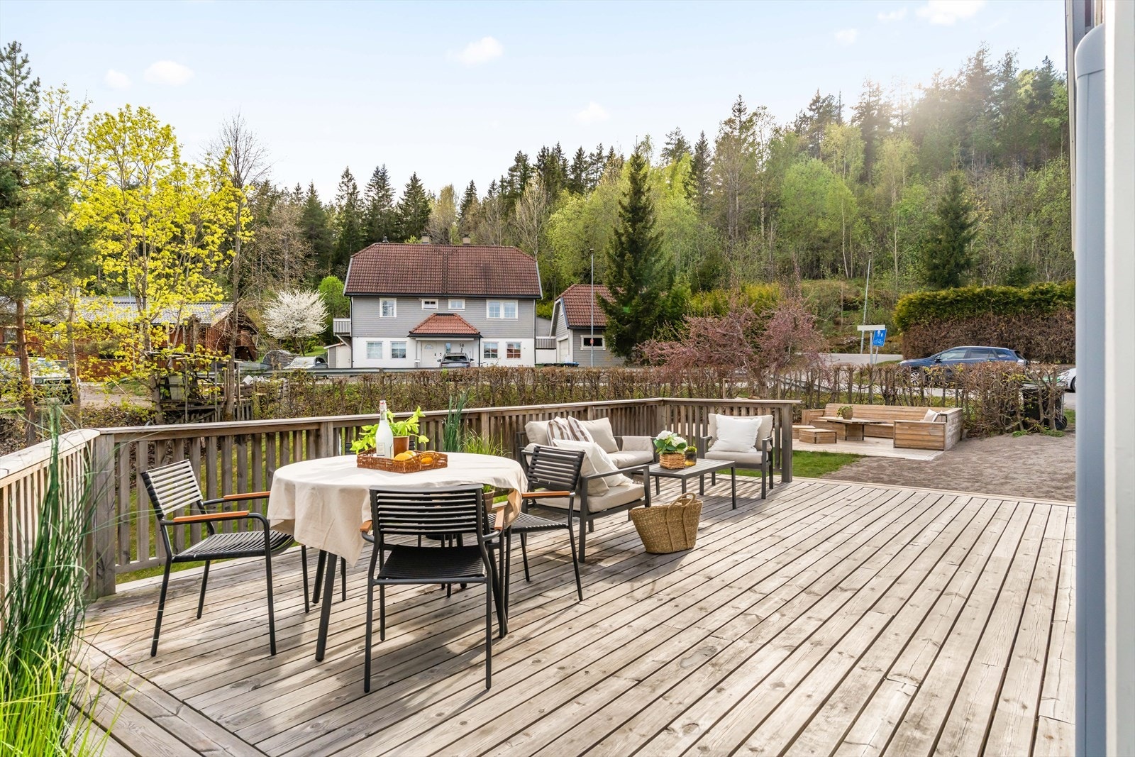 Perfekt for grillkveldene med enkel adkomst fra kjøkkenet og ut til terrassen! Galleribilde