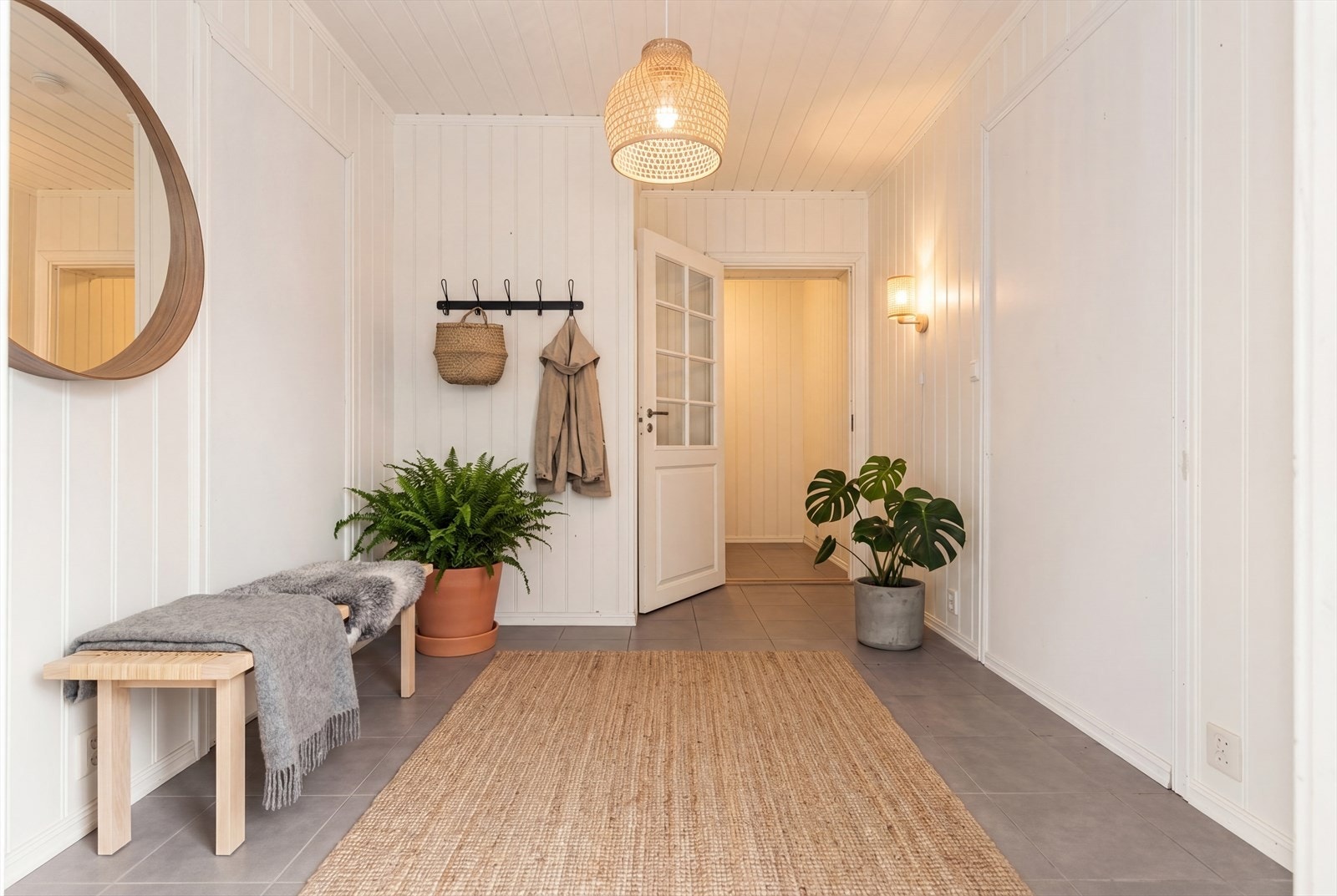 Den andre delen av huset har eget leilighetsnummer og kan fint brukes som en utleiedel. (Bildet er digitalt stylet) Galleribilde