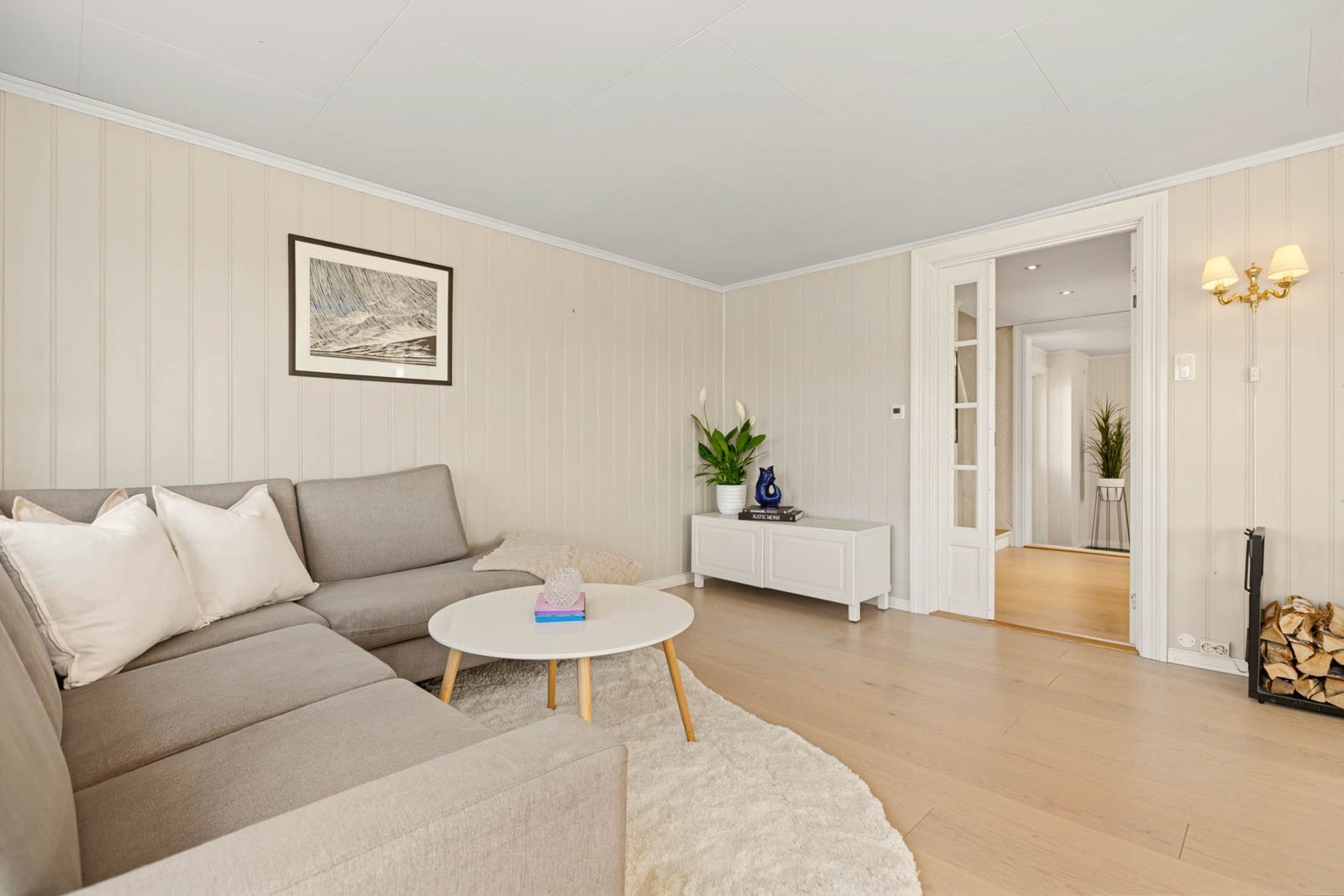 For jevn og behagelig oppvarming i hverdagen er boligen utstyrt med moderne varmepumpe. Galleribilde