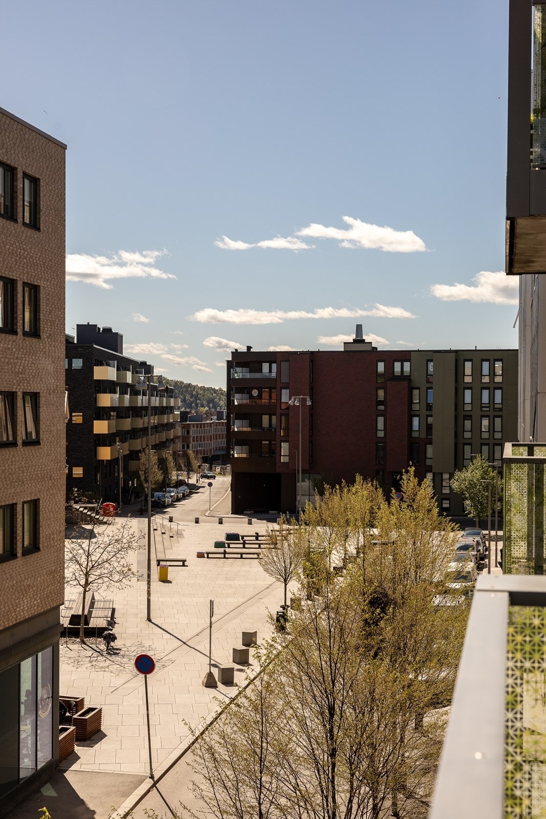 Det er kort vei til områdets fasiliteter og hyggelig torg Galleribilde