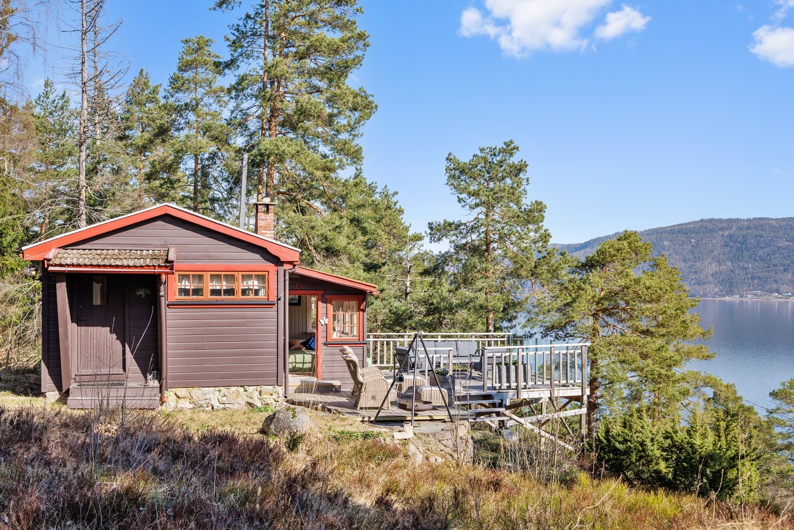 Det er oppført en romslig terrasse på ca. 36 kvm Galleribilde
