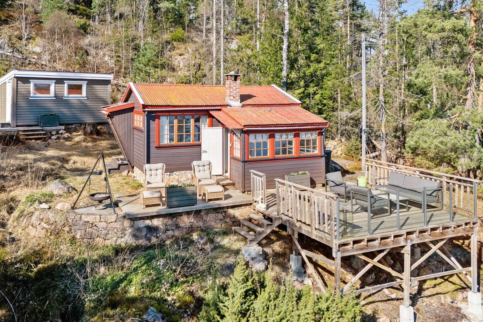 Eiendomsmegler Emilie Fredriksen v/EIE eiendomsmegling ønsker velkommen til Seilerhytteveien 30! Galleribilde
