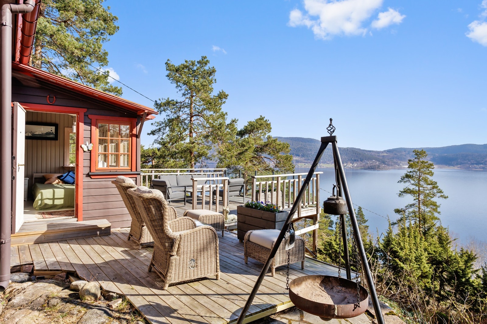Her er det fin plass til å innrede med ønsket utemøblement Galleribilde