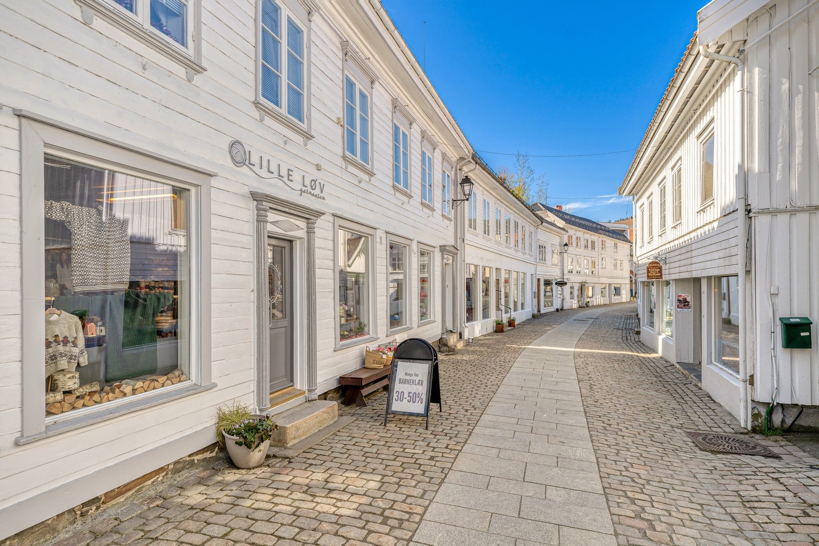 Her er det kort vei til butikker, resturant og cafe. Galleribilde