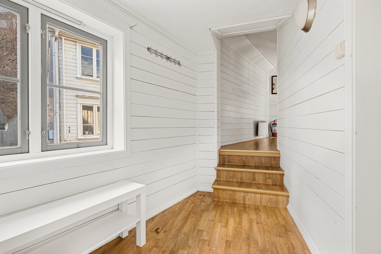 Gang med plass til sko og yttertøy. Galleribilde