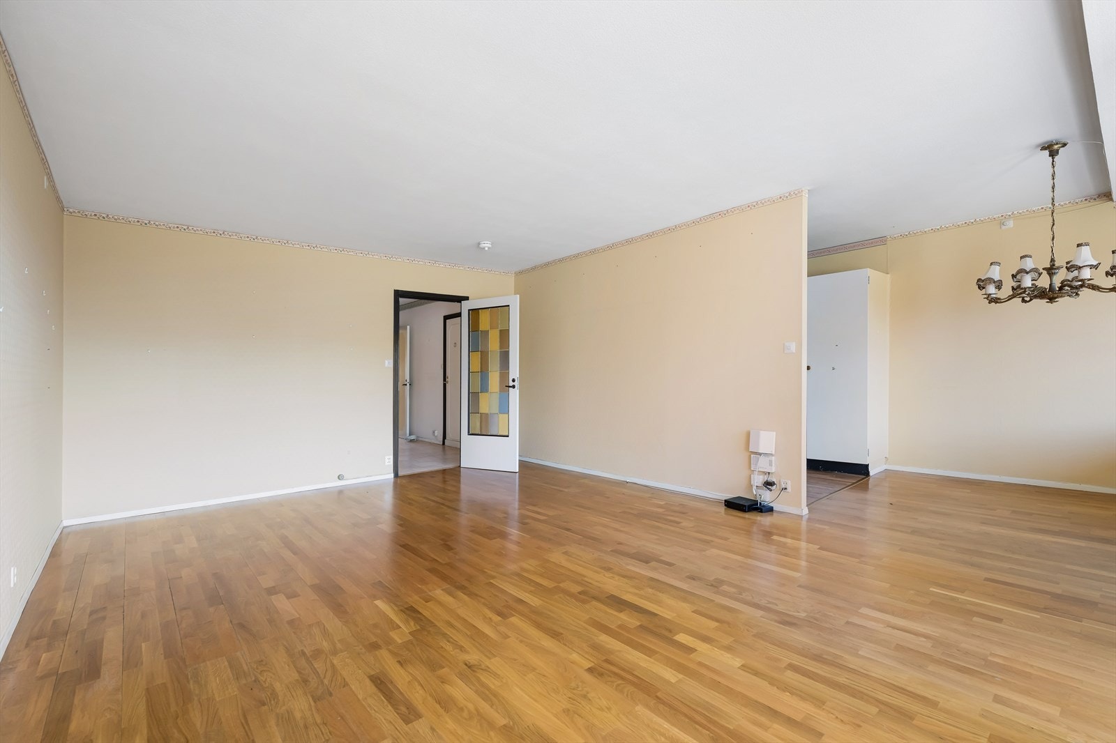 Det er god plass til spisestue for hyggelige sammenkomster med familie og venner. Galleribilde