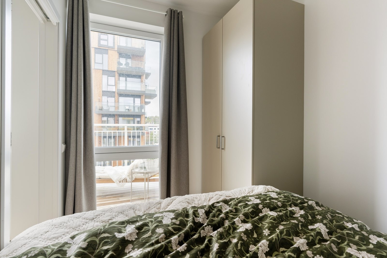 Det er også plass til en garderobeløsning på soverommet. Galleribilde