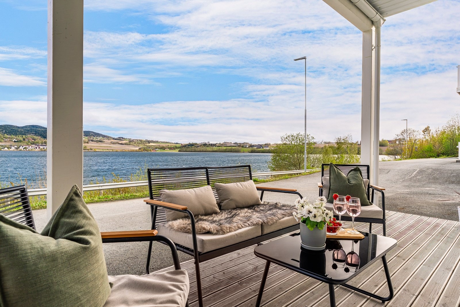 Meget gode solforhold på sørvendt terrasse. Galleribilde