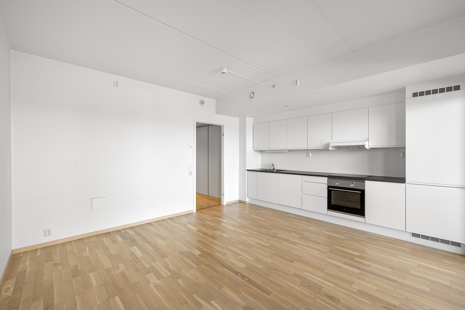 I tilknytning til kjøkkenet er det plass for en spisegruppe. Galleribilde