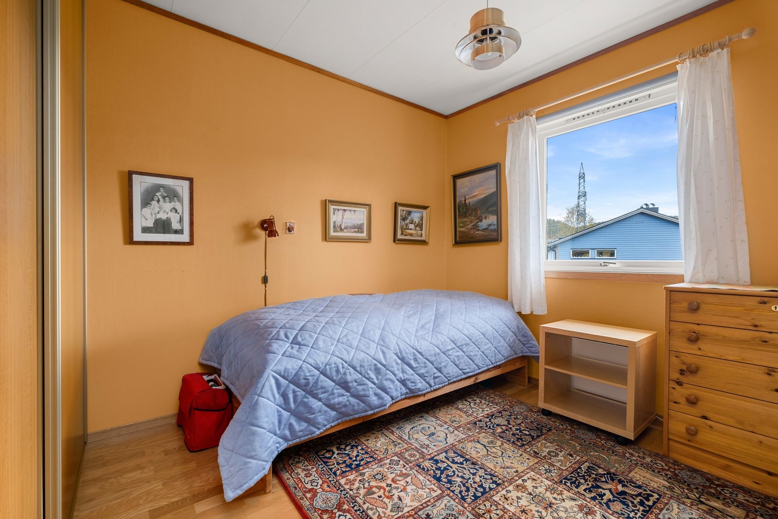 Soverom 2 i 1.etasje er perfekt som barnerom. Galleribilde