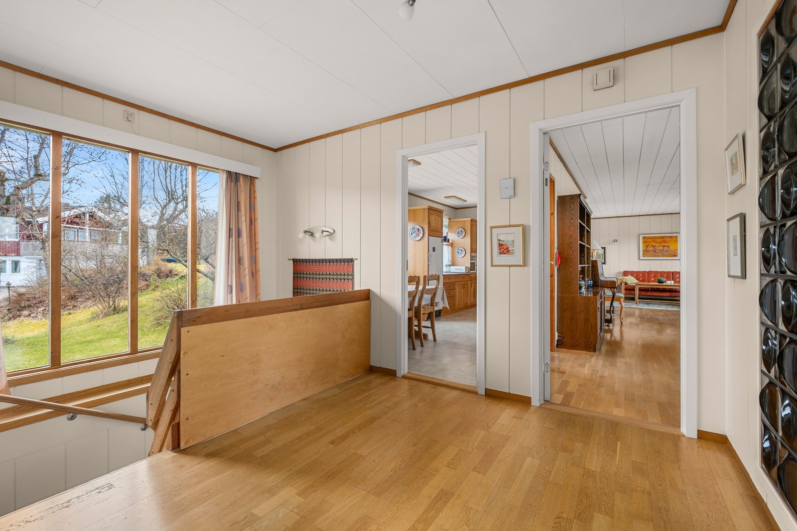 Boligen oppleves som åpen, lys, luftig og med en svært funksjonell planløsning. Galleribilde