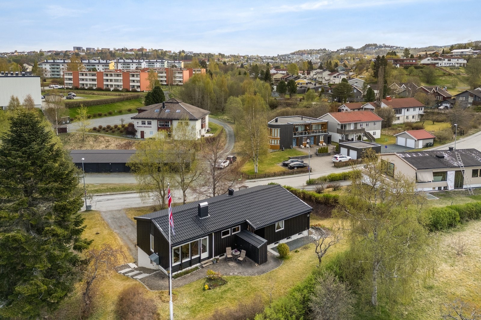 En flott enebolig med stor solrik tomt på over 1.2 mål. Galleribilde
