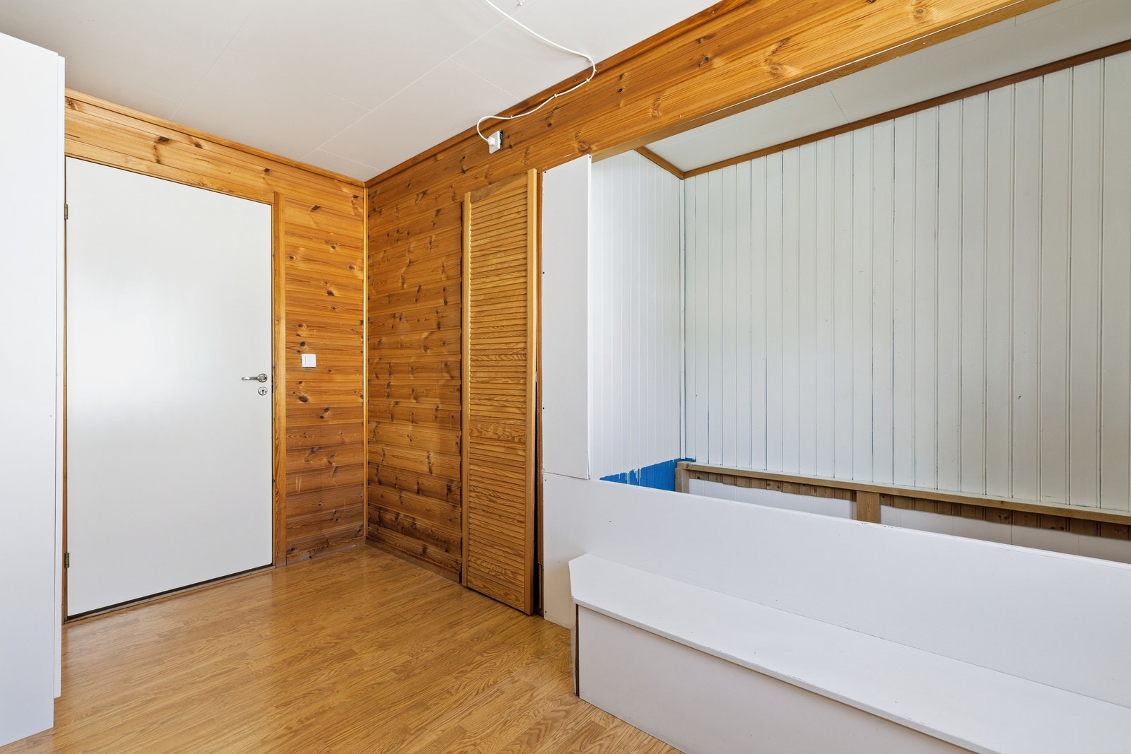 Soverom med plassbygd seng Galleribilde