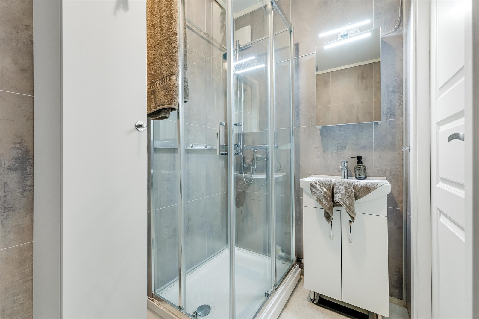 Badet i denne etasjen ble også oppgradert i 2022. Galleribilde