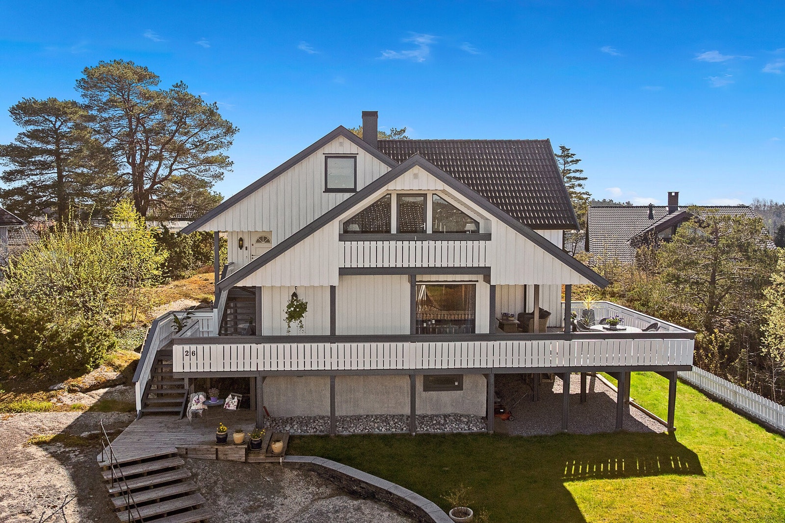 Flott enebolig med dobbeltgarasje og fantastiske solforhold! Galleribilde