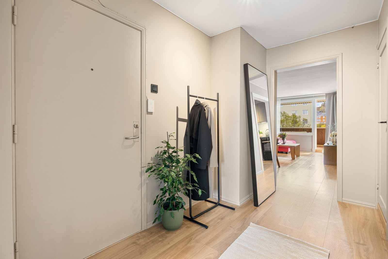 Det følger ikke garasje/p.plass med leiligheten, men det kan tildeles av styret etter søknad. Galleribilde