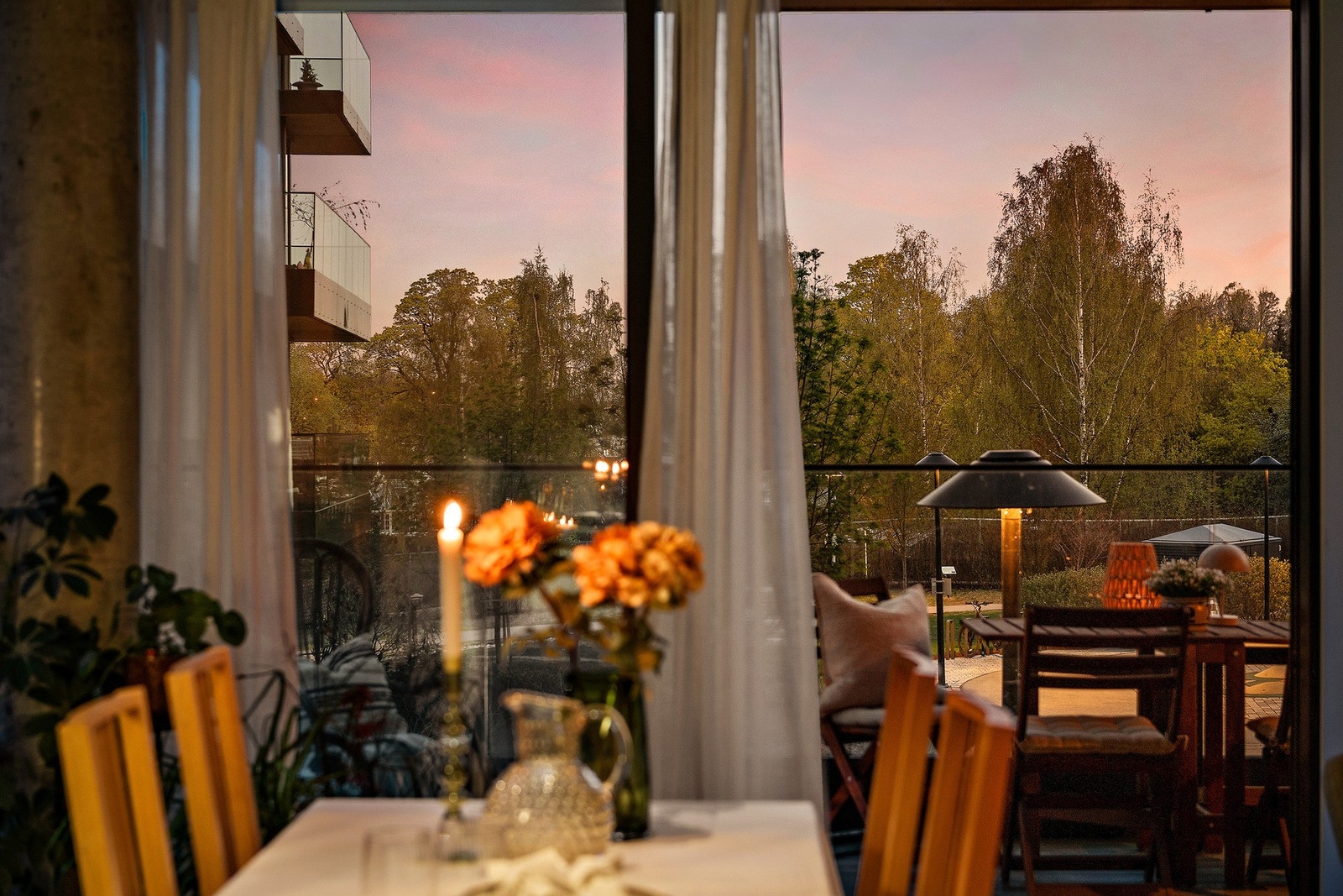 Fra stuen har du adkomst til boligens balkong Galleribilde