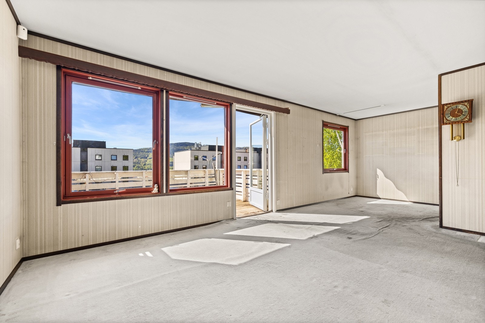 Vinduer som slipper inn godt med naturlig lys Galleribilde