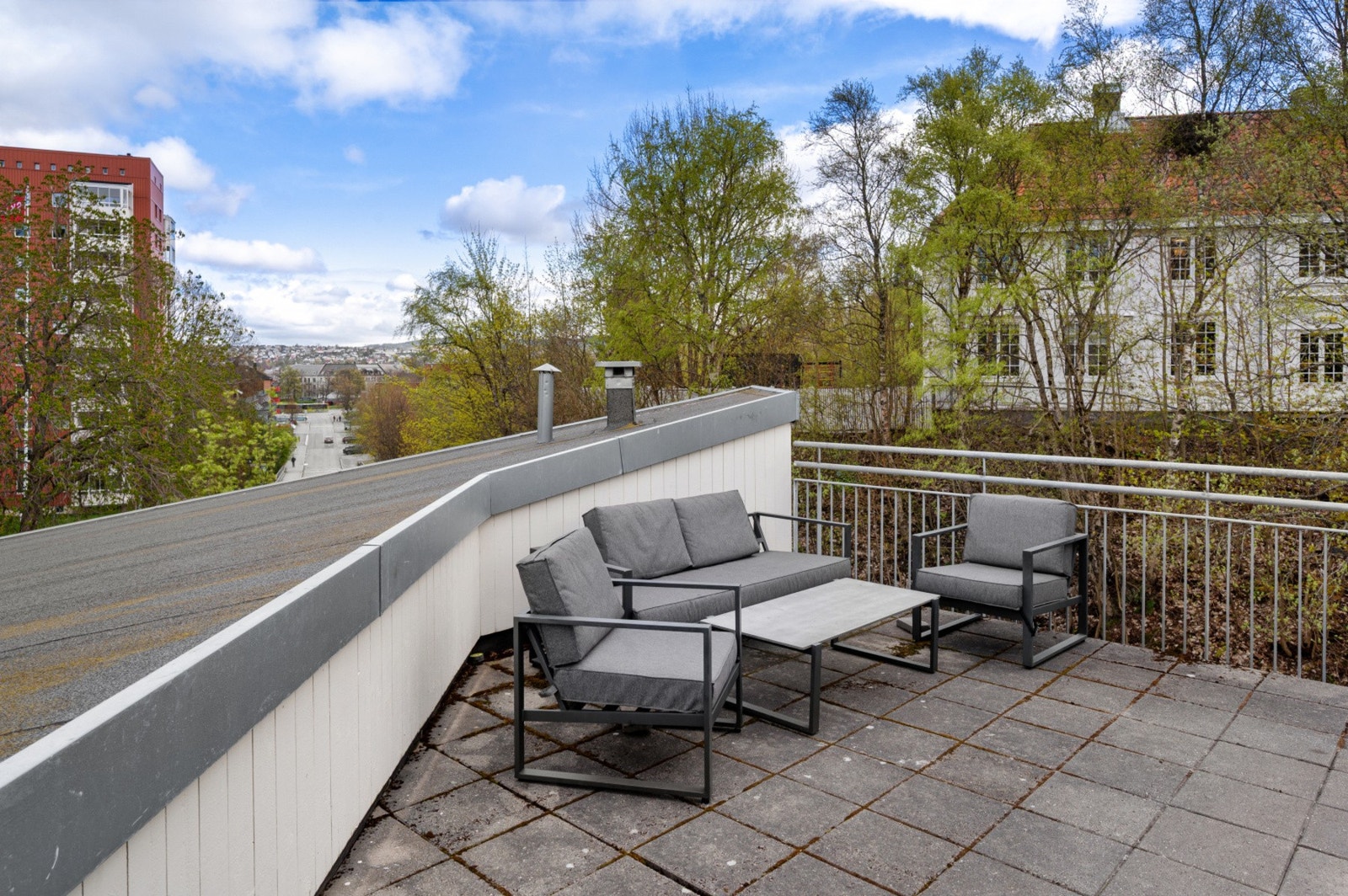Borettslaget har en felles takterrasse som fritt kan benyttes av alle beboere. Galleribilde