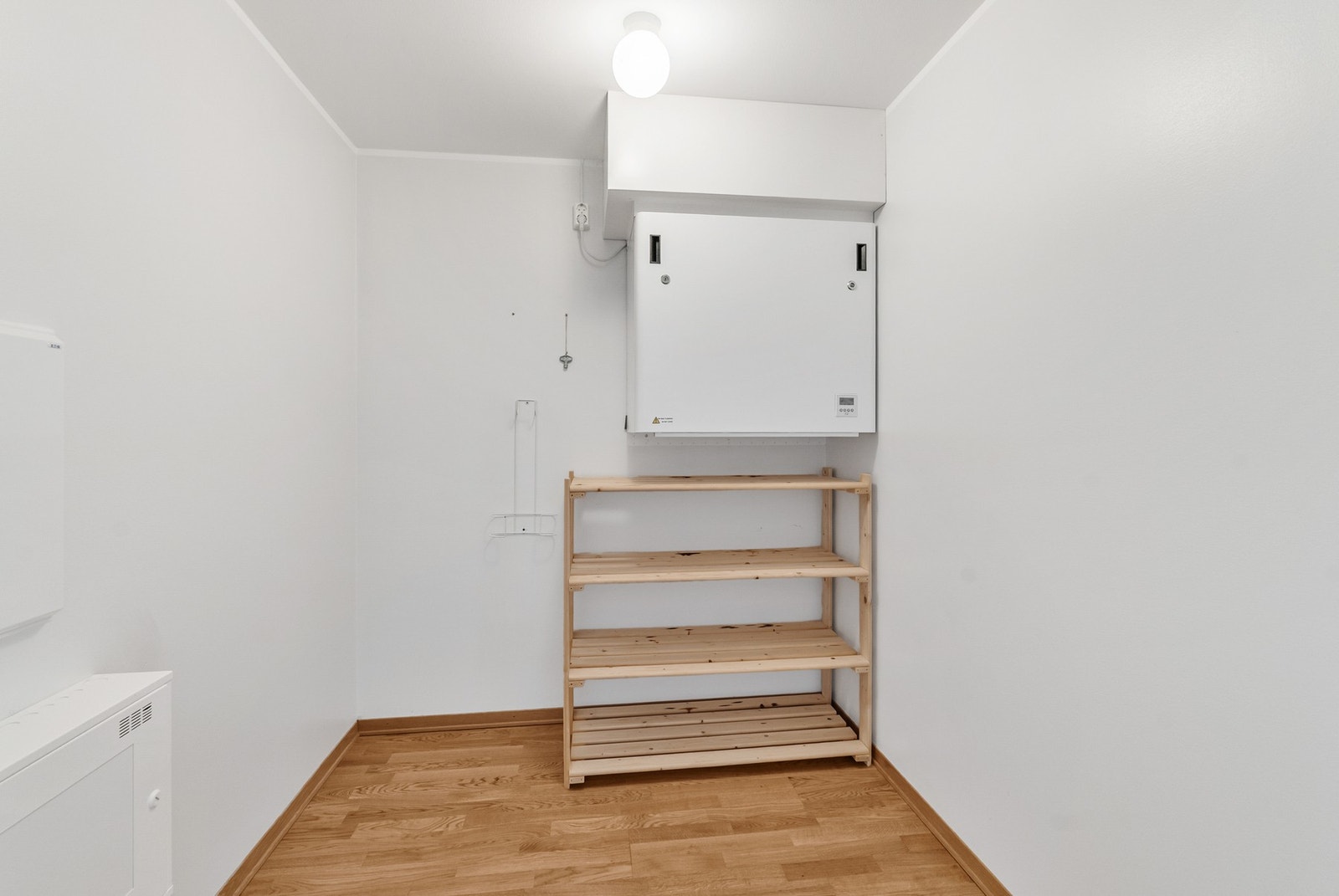 Bod i leiligheten. Det er i tillegg en bod på altan, samt en bod i tilknytning til garasjeanlegg Galleribilde