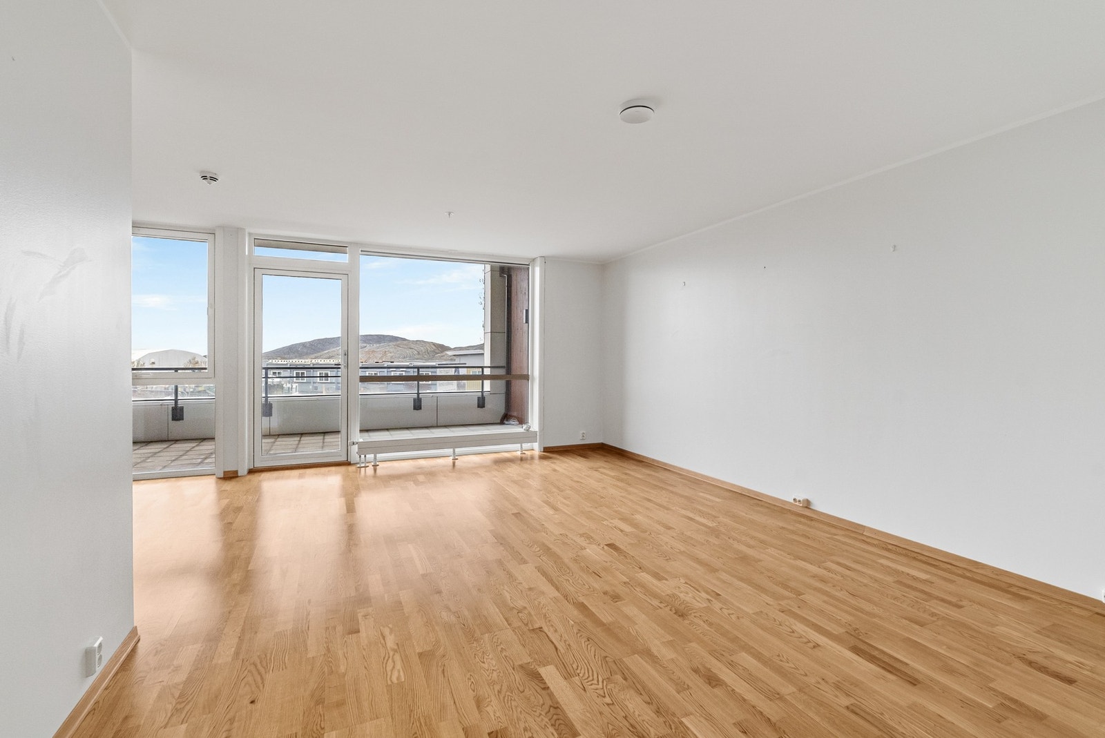 Stue med vannbåren radiatorvarme Galleribilde