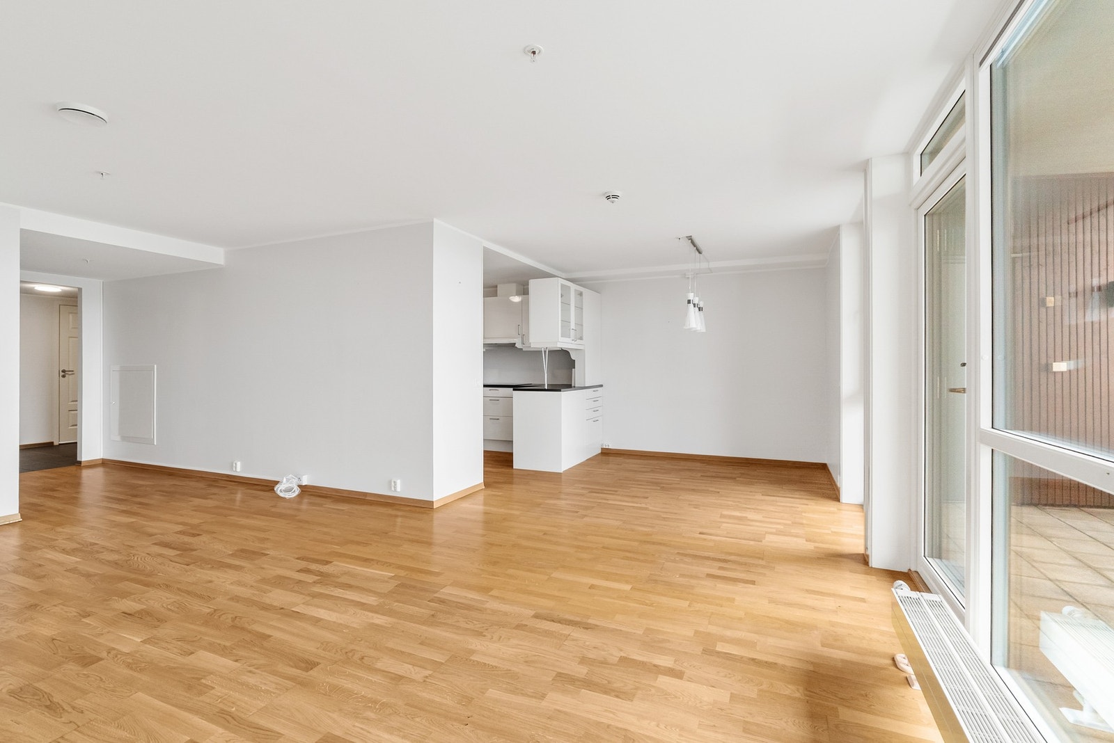God plass til både sitte- og spisegruppe Galleribilde