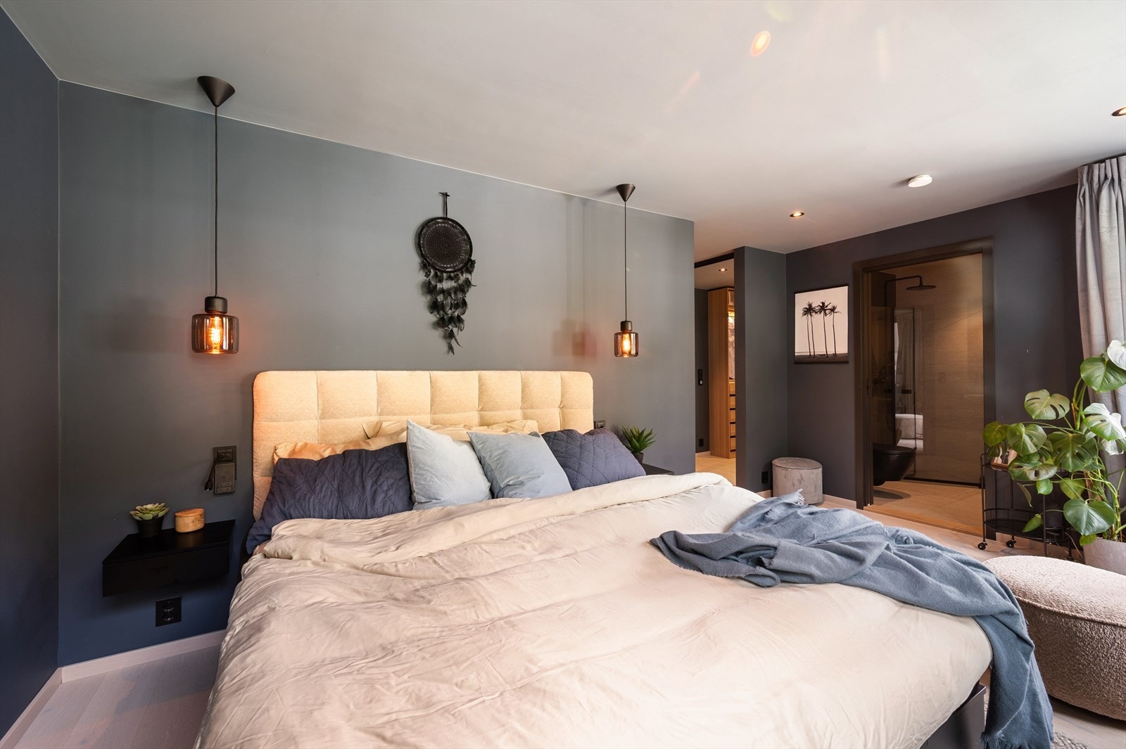 Hovedsoverommet er utformet som en privat og eksklusiv sone med tydelig hotellpreg. Galleribilde