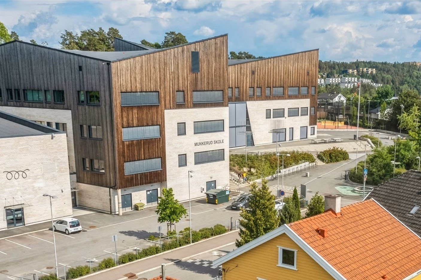 Tilhørighet til populære Munkerud barneskole. Galleribilde