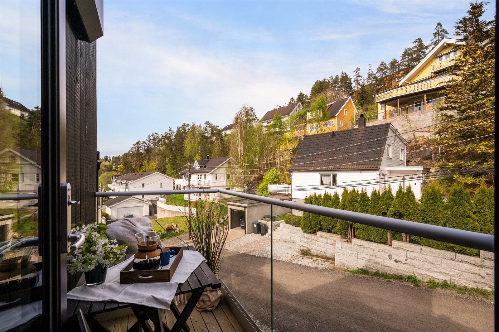 Hyggelig balkong i tilknyttning til hovedsoverommet. Galleribilde