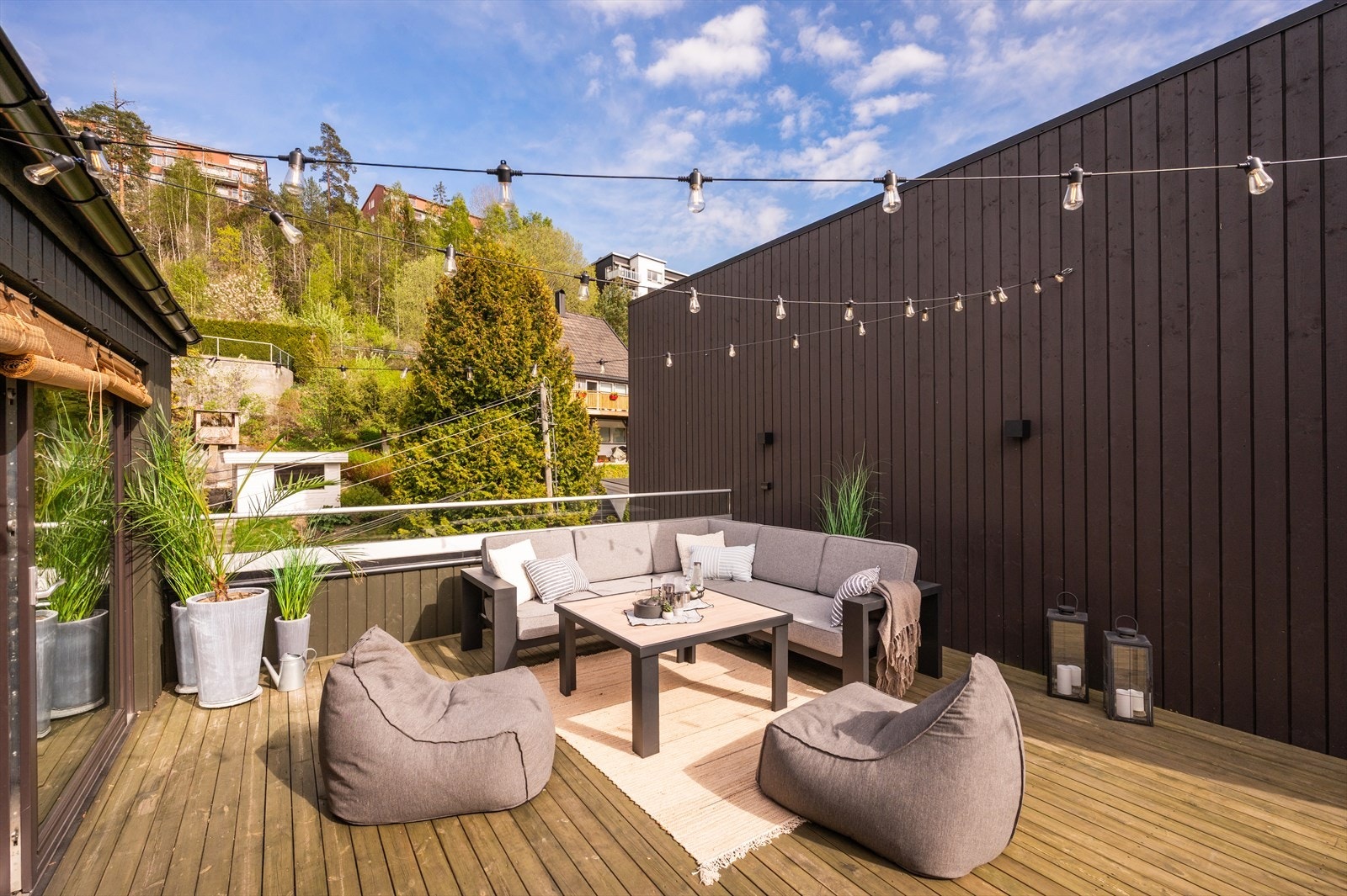Her er det god plass til sittegruppe og loungemøbler! Galleribilde