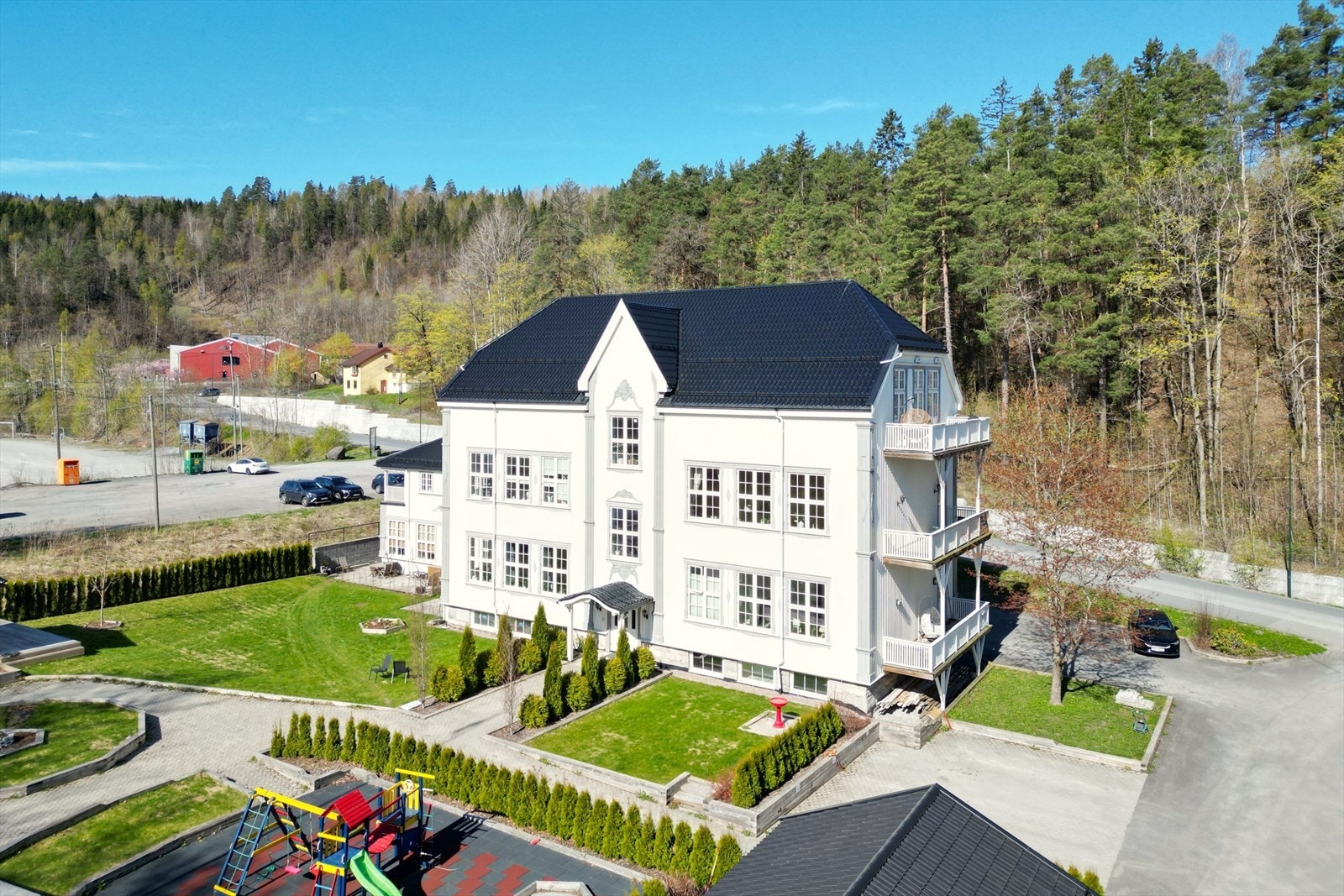 Velkommen til Skolebakken 8C - Presentert av Christian Salvesen hos Aktiv Asker. Galleribilde