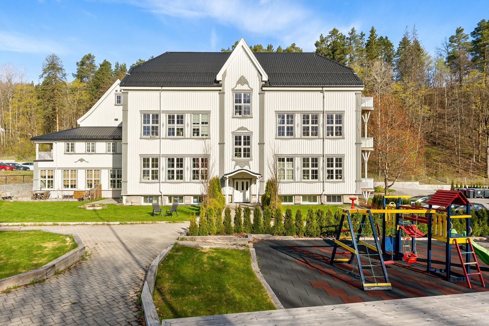 Pent opparbeidet fellestomt. Galleribilde