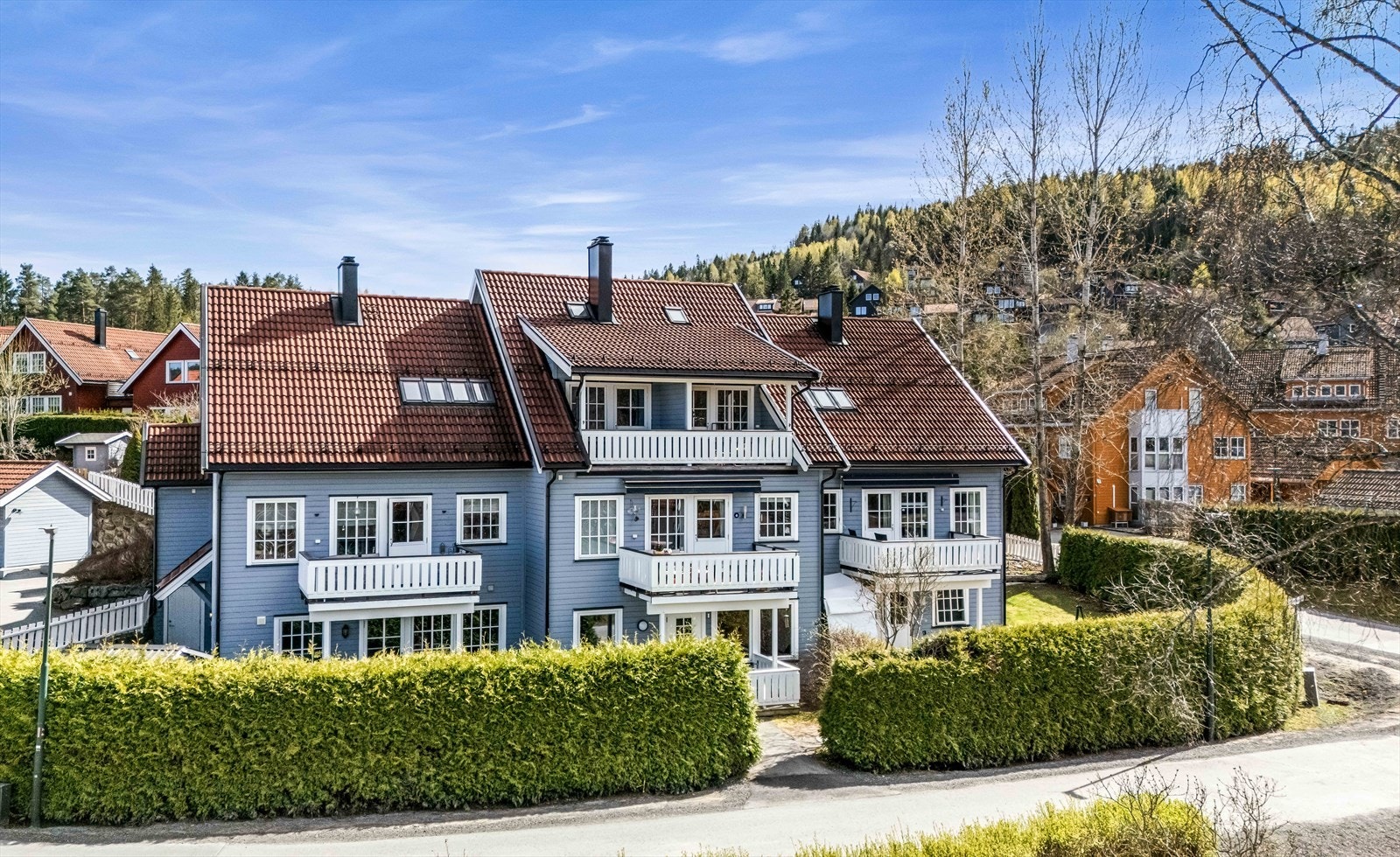 Koselig sameiet beliggende i villabebyggelse. Galleribilde