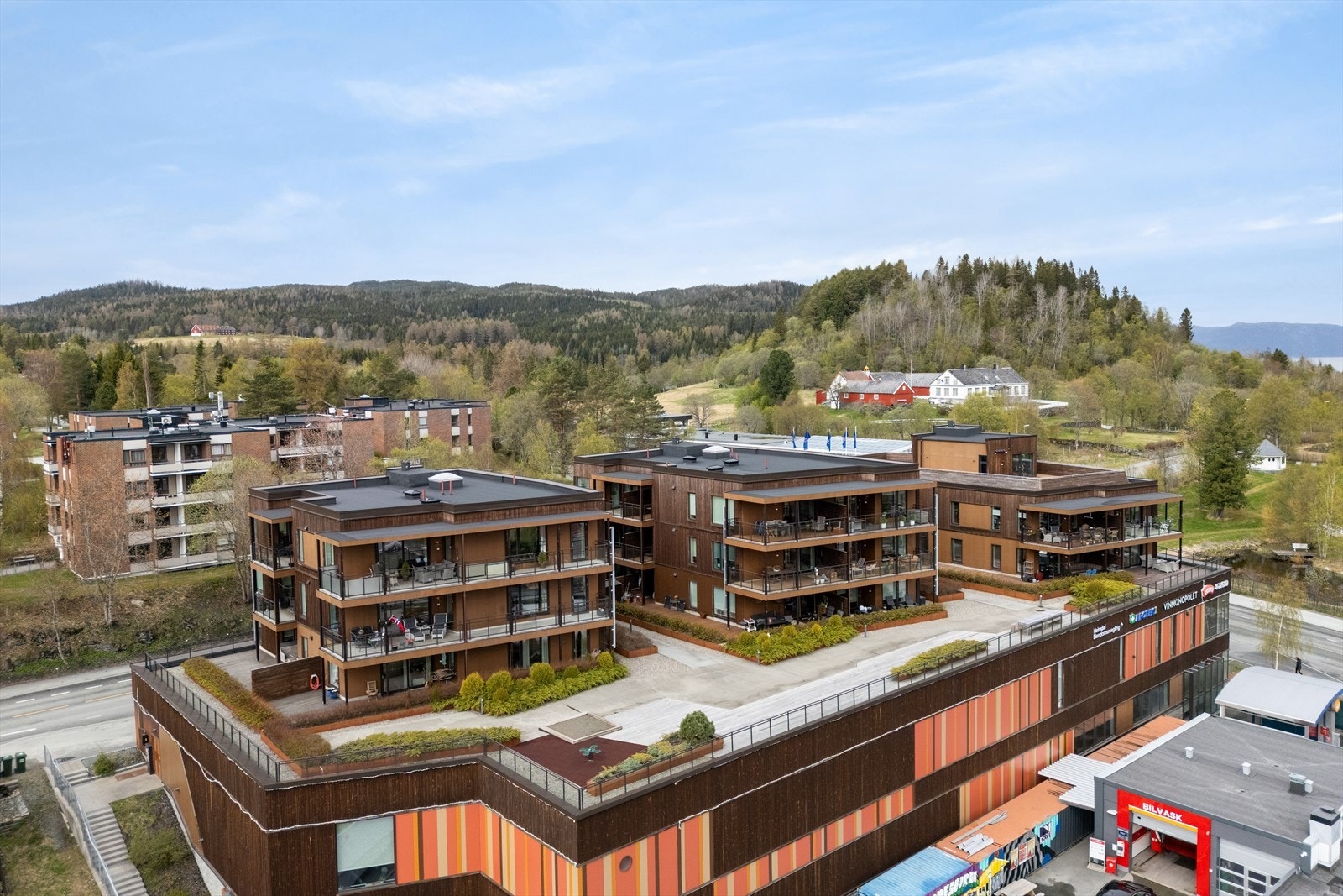 Fra leiligheten er det kort vei til offentlig transport, butikker og vakre Bymarka med flotte turmuligheter. Galleribilde