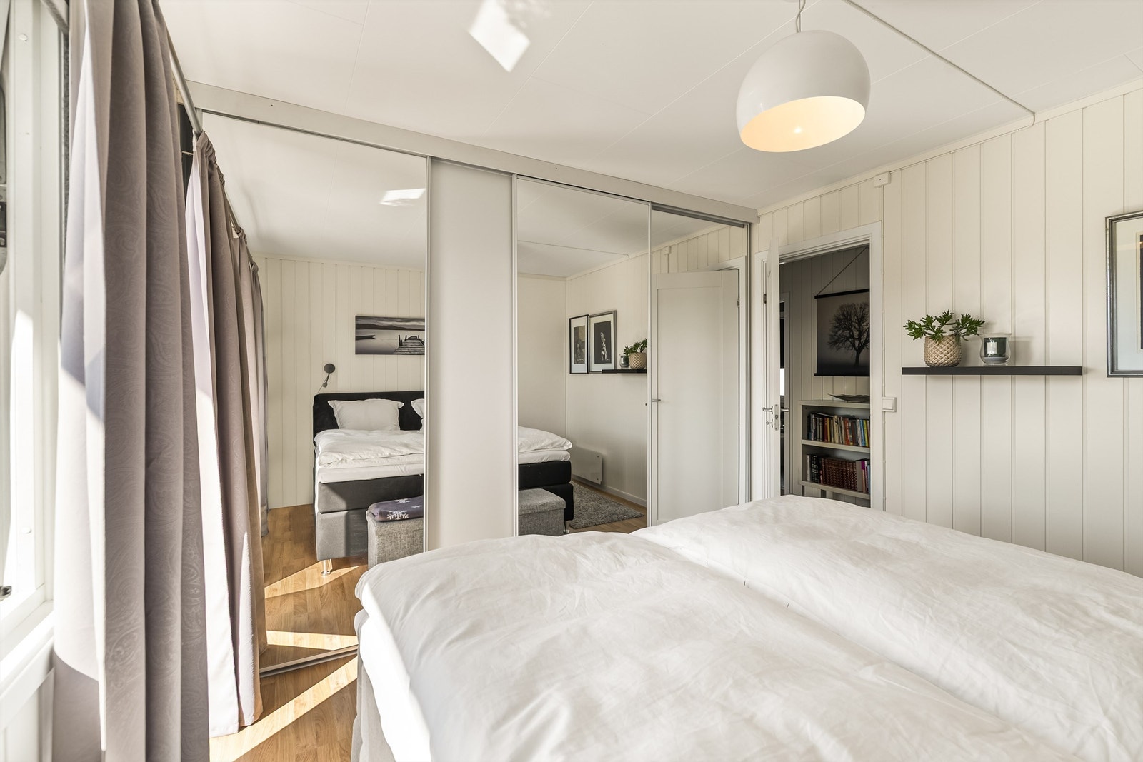Soverommet har en god takhøyde på 2,44 meter. Galleribilde