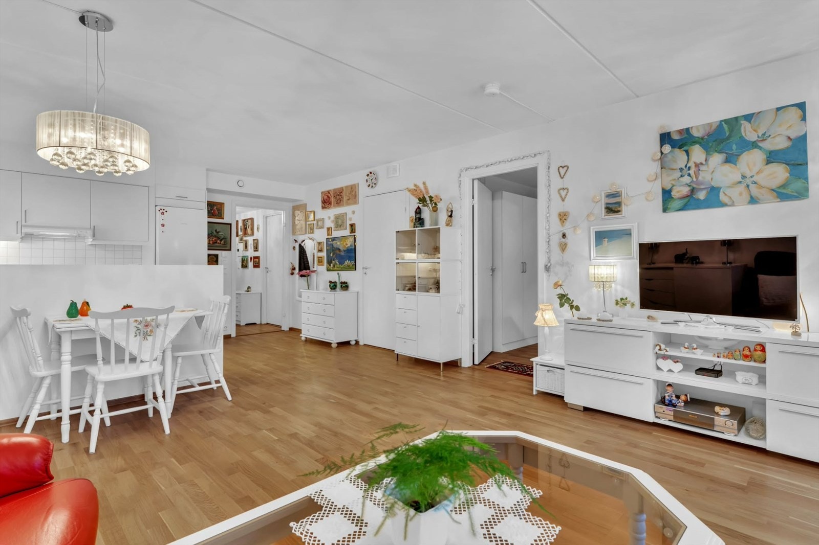 Leiligheten er praktisk inndelt Galleribilde
