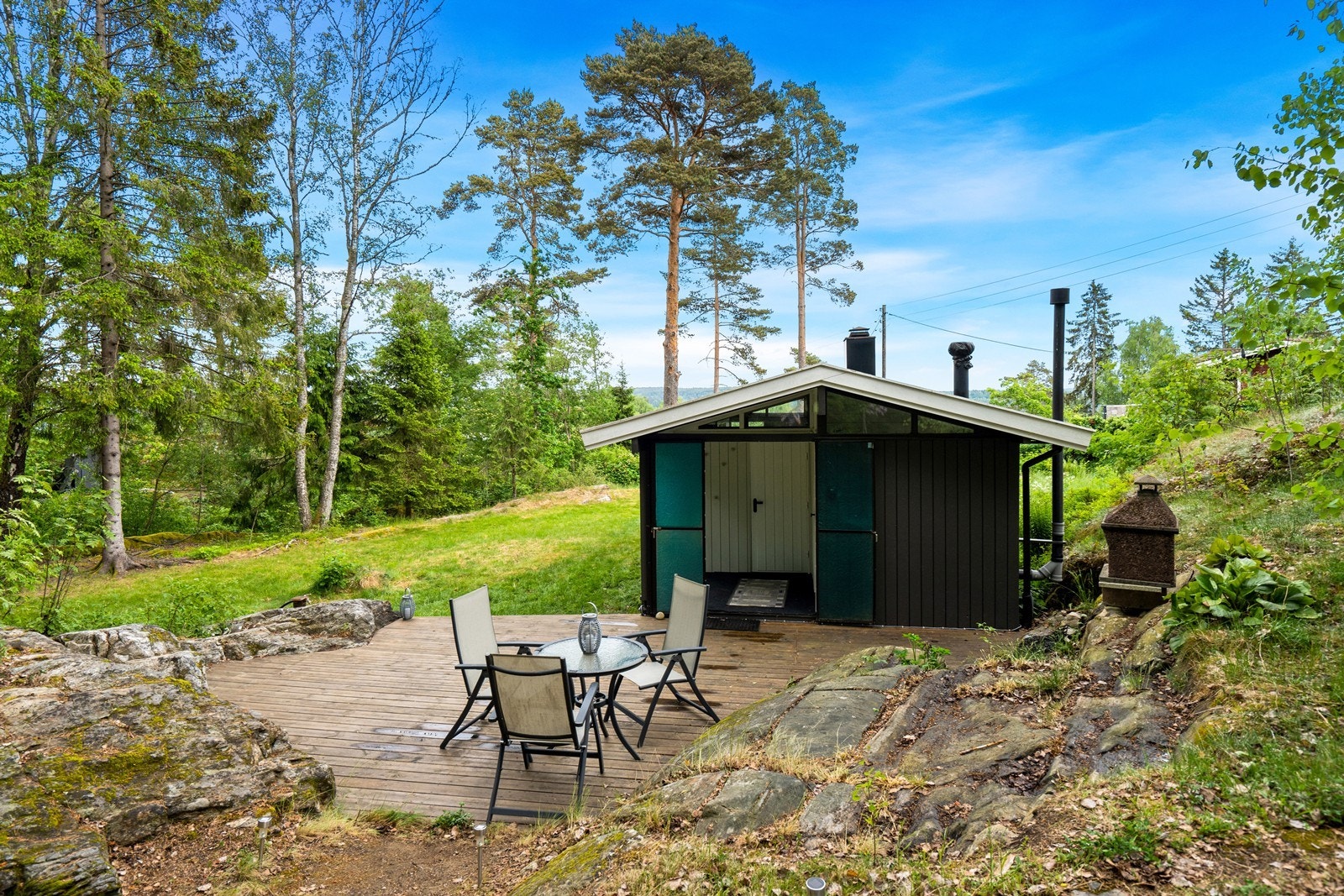 Vestvendt terrasse på ca. 20 kvm - perfekt for ettermiddags- og kveldssol. Galleribilde