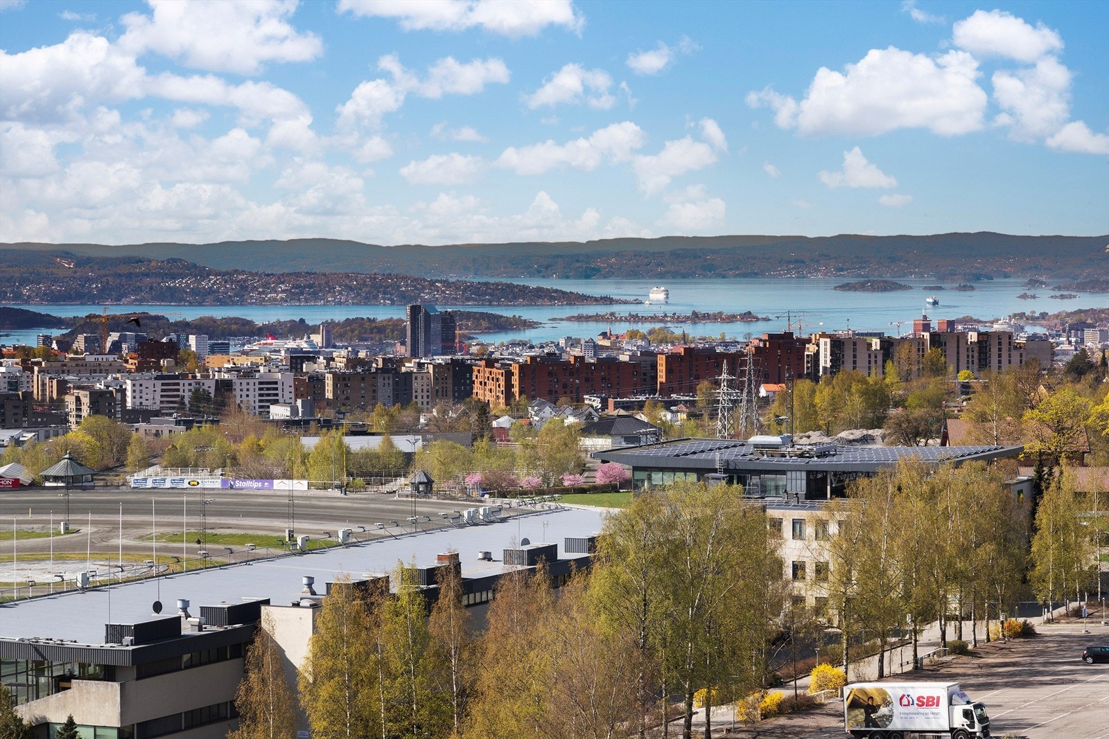 En fri og luftig utsikt som strekker seg langt. Galleribilde