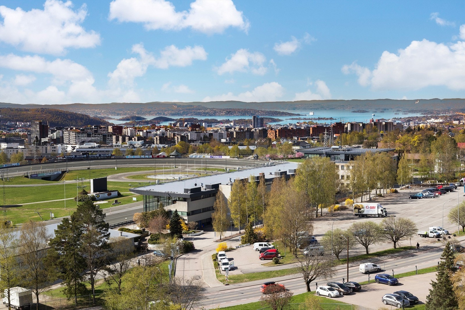 Utsikt mot Bjerke travbane og de grønne områdene rundt. Galleribilde
