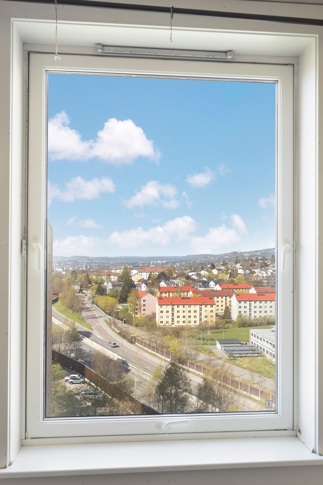 Vinduer fra 2014 med 2-lags glass rammer inn utsikten. Galleribilde