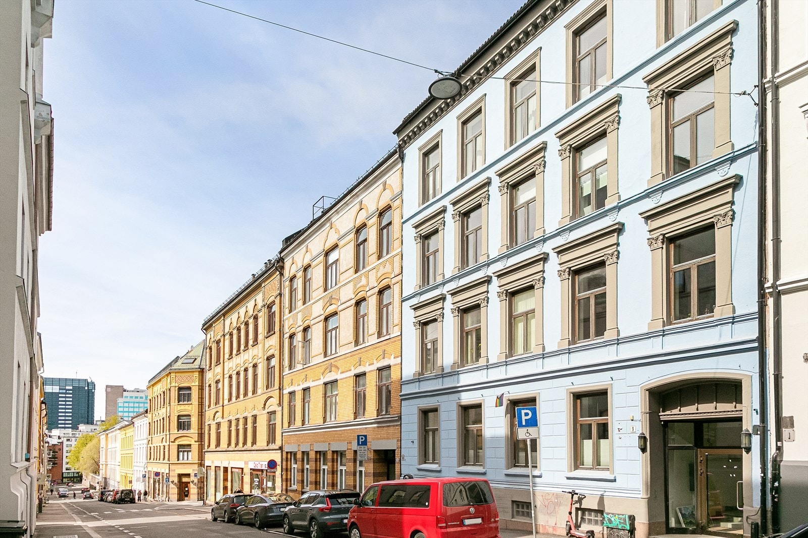 Beliggenheten ved Pilestredet Park er svært sentral. Bussholdeplassen Nordahl Bruns gate med linje 37 er kun to minutters gange unna. Galleribilde