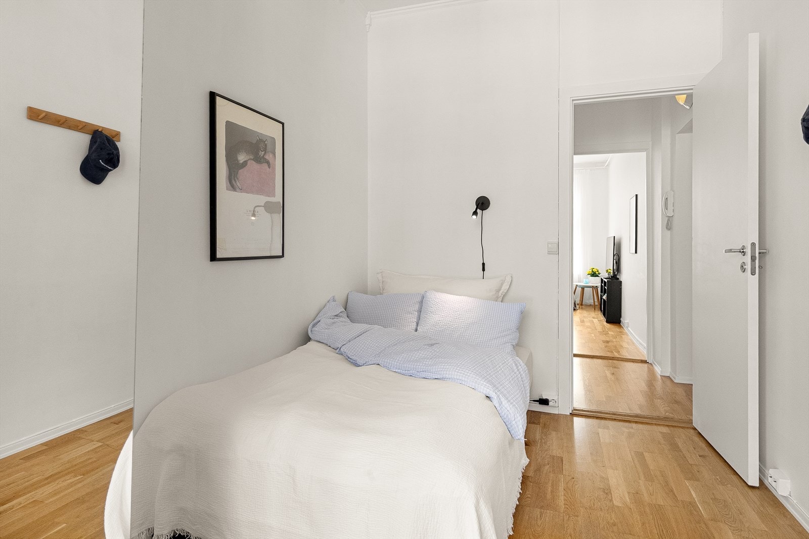 Soverommet er et lunt og adskilt rom med plass til seng og garderobeløsning. Galleribilde