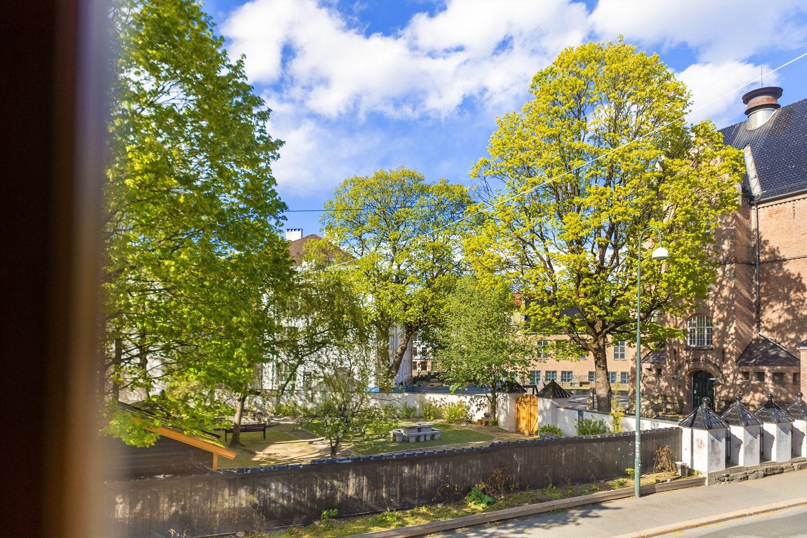 Fra leiligheten er det kort vei til grønne lunger som Klosterenga park, Middelalderparken og turstiene langs Akerselva. Galleribilde