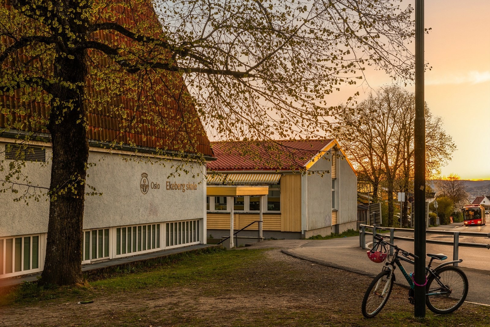 Området er et eldorado for barn, samt at det gir unike tur- og friluftsmuligheter for alle aldersklasser, sommer som vinter med bl.a. flotte turområder i Brannfjellskogen og på Ekebergsletta. Galleribilde