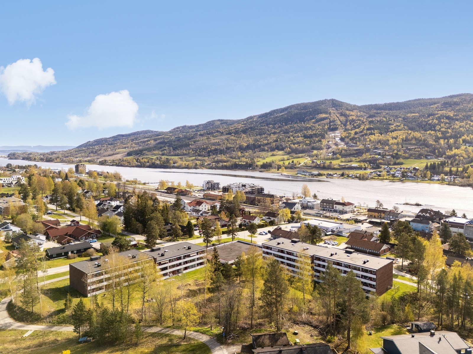 Fra området er det kort vei til sentrum av Vikersund. Galleribilde