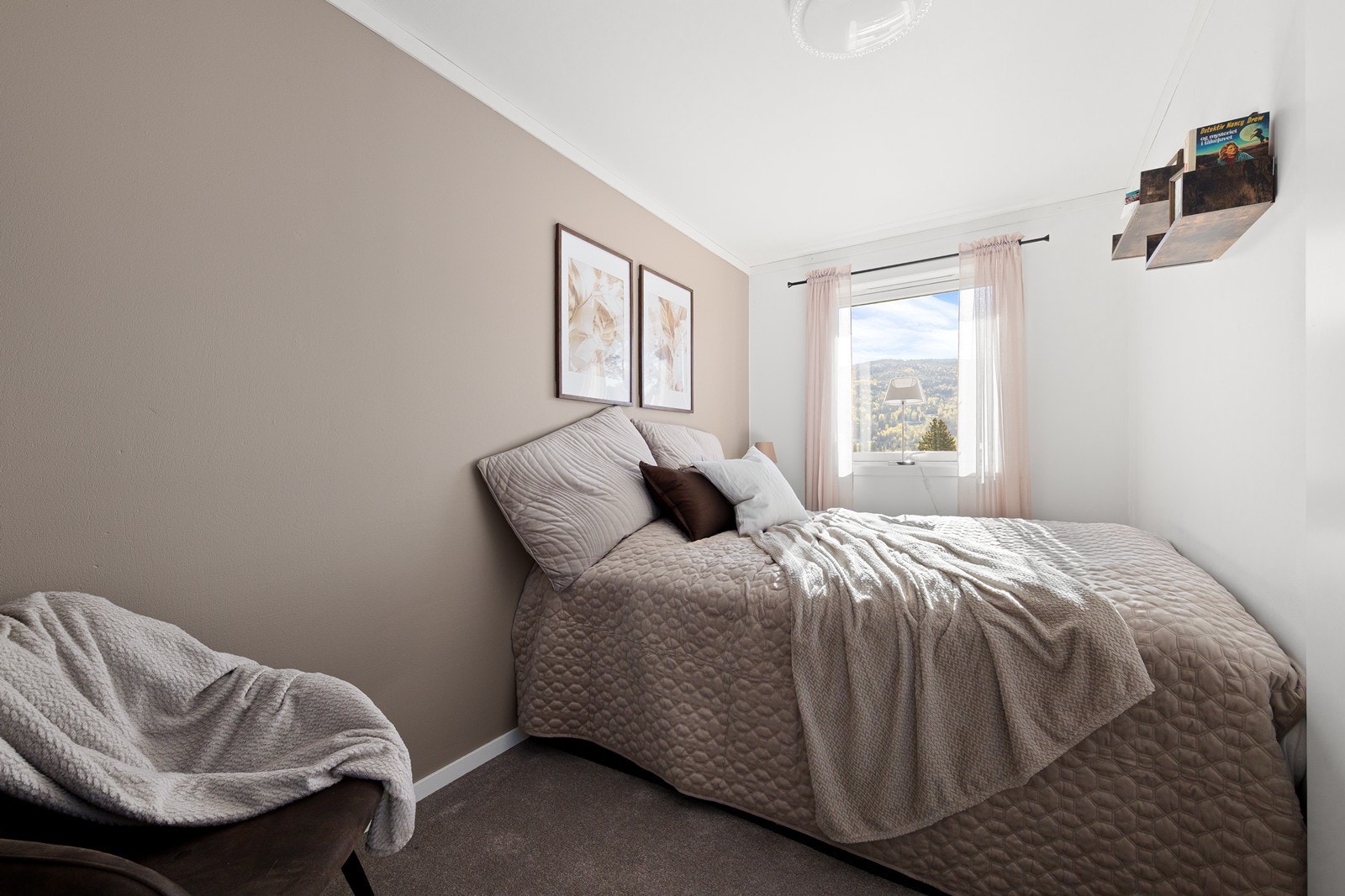 Det andre soverommet egner seg godt som barnerom, gjesterom eller kontor. Galleribilde