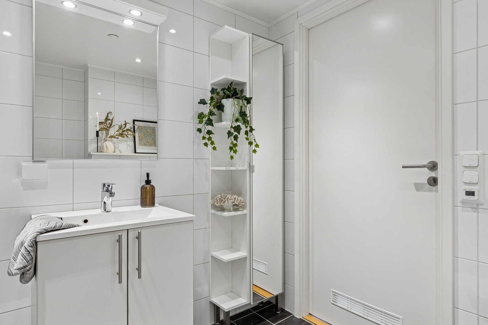 Badet måler romslige 5 kvm. Galleribilde
