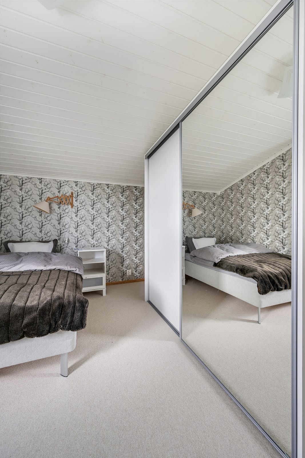 Også dette soverommet har en romslig skyvedørsgarderobe. Galleribilde