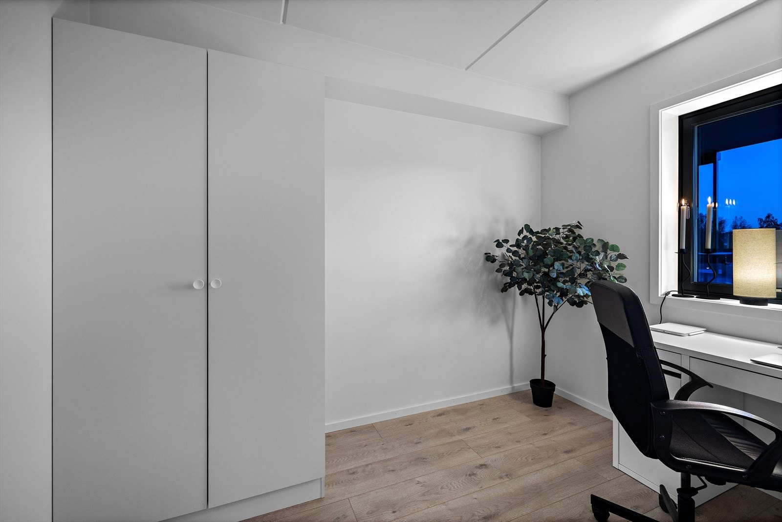 Det andre soverommet egner seg godt som barnerom, gjesterom eller kontor. Galleribilde